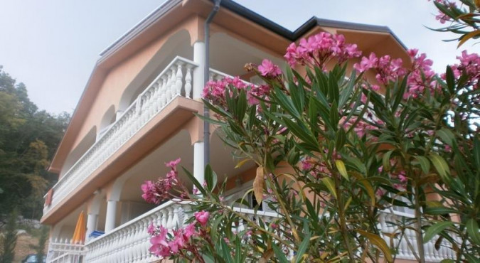 Au&szlig;en, Apartments Viktorija Omi&scaron;alj